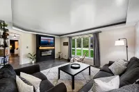Peaceful cul-de-sac and Walking Distance to Sister Bay - 4-Star