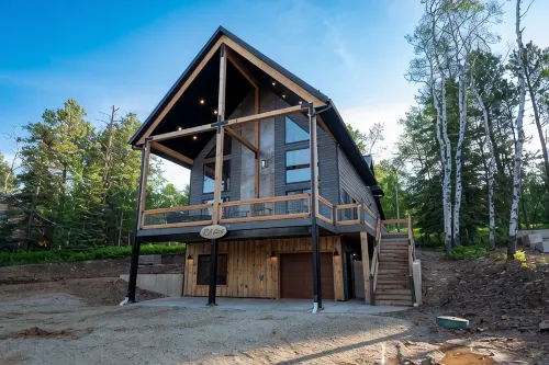 Luxury Mountain Cabin with Hot Tub, Fire Pit, EV Charger, Skiing <.3 Miles Away - Alphydda