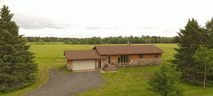 Spacious, Secluded Sanctuary!  Very Clean!  5 Queen Beds!  Wildlife Viewing. Hotels in Bayfield County