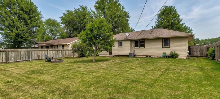 Des Moines Entire home  3 Bdms King; Queen; Twins  quiet near High Trestle Trail Ξενοδοχεία στην πόλη Ankeny
