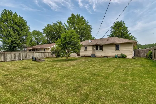 Des Moines Entire home  3 Bdms King; Queen; Twins  quiet near High Trestle Trail - Kitchens