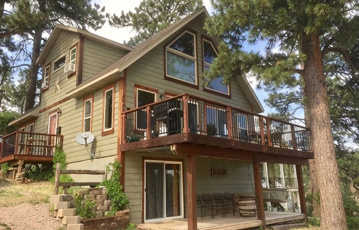 Summit Lodge- Relaxation with Spectacular Views of the Hills- 3 mi. to Deadwood~