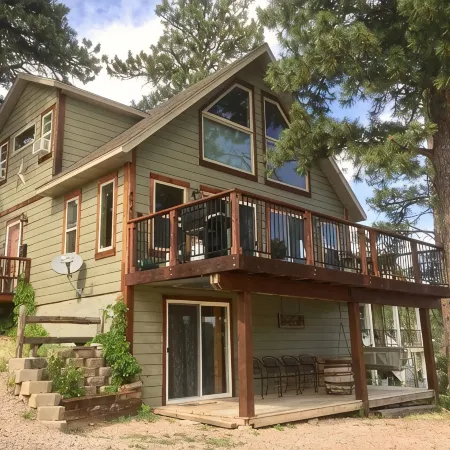 Summit Lodge- Relaxation with Spectacular Views of the Hills- 3 mi. to Deadwood~ Hoteles en Lead