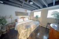 Chicago Bootlegger House Sleeps 11-22 with 3 parking spots - Bungalows