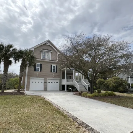 Stunning, Family sized, fully furnished home with pool at Spinnaker's Reach.