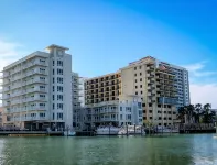 ChartHouse Clearwater Beach Marina Hotel - 2-Star