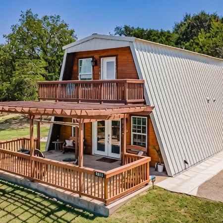 Lake Access / Pool / Private Patio / BBQ  / WiFi / Free Parking / Self Check-in