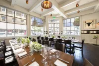 Sonoma Sunshine, by Vinifera Homes - piscina