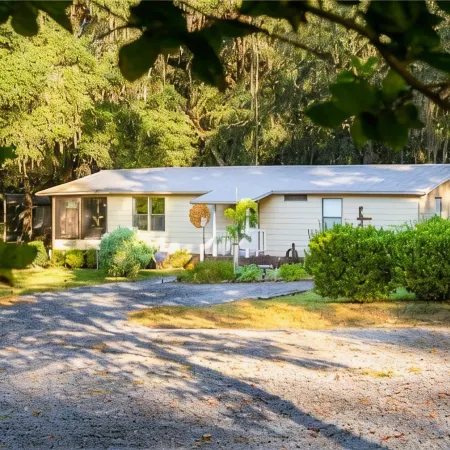 Withlacoochee River House on the main channel w/ kayaks, bikes, canoes