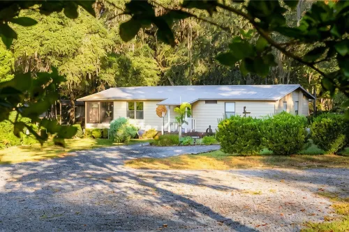 Withlacoochee River House on the main channel w/ kayaks, bikes, canoes - 3-Star