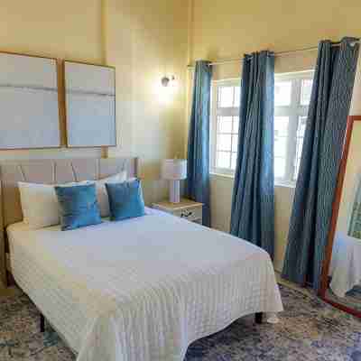 2-bedroom Gated Oasis with parking andPool Rooms