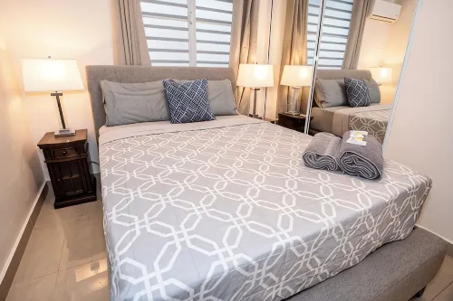 Spacious Retreat with Private Jacuzzi and Tropical Patio - balcony