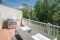⭐️ Spacious Mountaintop Oasis at Camelback | 2,500 SF w/ Game Room, Deck & A/C - Pools