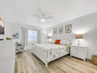 The Beach Pad~5 Min Walk to Beach~Pool-Boat Access - 부티크