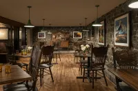 St. Elmo Hotel - parking