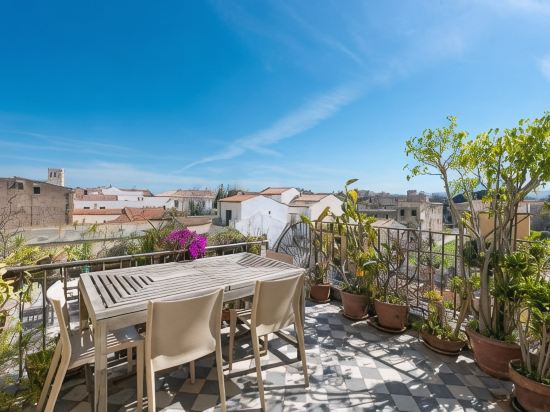 Palazzo Castrofilippo Apartment by Wonderful Italy