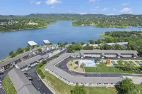 Sunset Retreat at Kimberling City - pet friendly, ground floor condo, lake view - Wifi