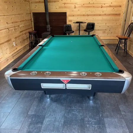 11 Beds Sleeps 20+. Pets OK. 4 Bedrooms/Bonus Sleeping Room/Bunk House. 40 Acres
