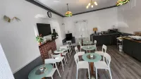 Gatwick Castle B&B - Bữa sáng