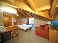 Hotel Smeraldo Hotels near البلدة القديمة