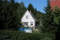 Cozy vacation home with an outdoor pool in a peaceful location by the forest - Wi-Fi