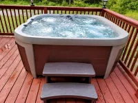 Unique Rustic Ski-Tree House - Game room, Hot tub & Sauna - 3-Star
