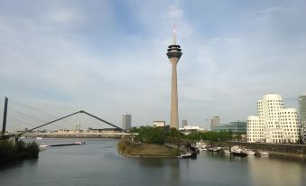 Carlstadt Suites Dusseldorf