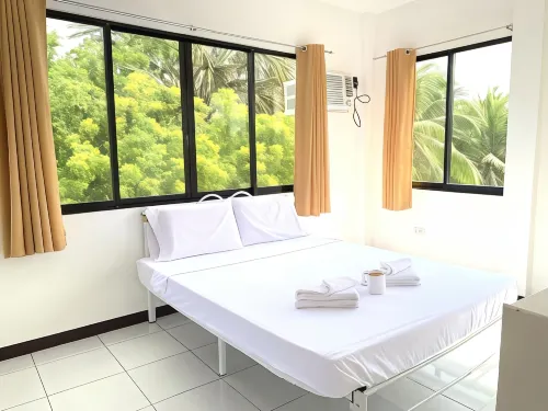 Luna Oslob Travellers Inn