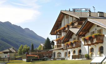 Alpine Touring Hotel-Petfriendly