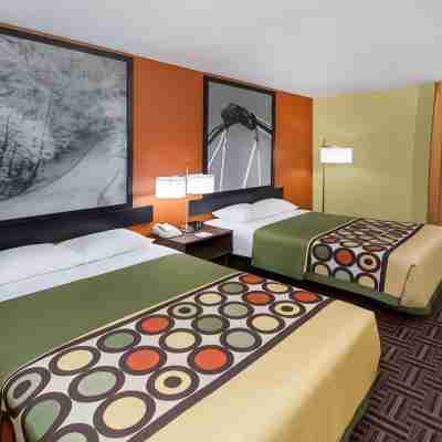 Super 8 by Wyndham Rochester Rooms