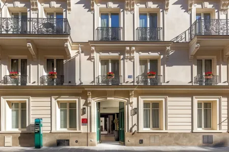 Hotel Mayflower Paris Opera Отели рядом с достопримечательностью «Мулен Руж»