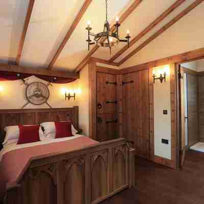 Warwick Castle Hotel & Knight's Village Rooms