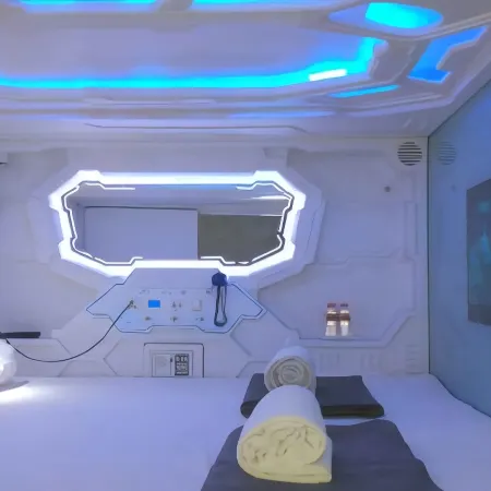 Shakti Capsule Hotel Jakarta Отели рядом с достопримечательностью «Улица Печенонган»