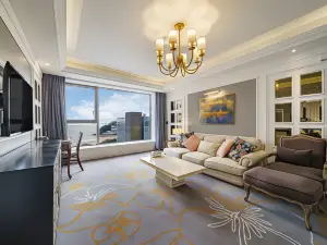 Baymond Hotel