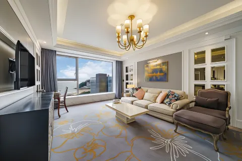 Baymond Hotel