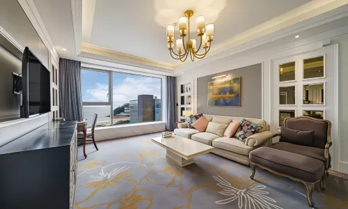 Baymond Hotel
