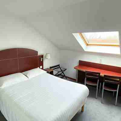Kyriad Direct Roanne Rooms