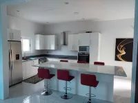 3Bd Luxury Villa Located in Prime Loc - Spa