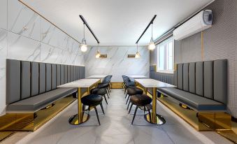 Brown-Dot Hotel Minam - Housity