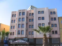 海倫飯店 Atatürk İöo附近的飯店