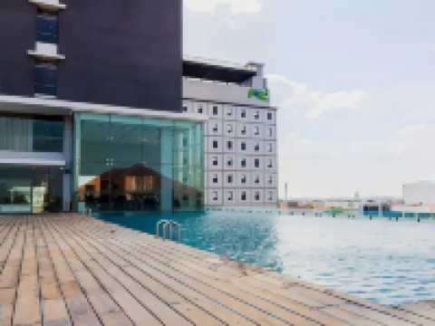 Harris Hotel & Conventions Solo Hotels in Surakarta