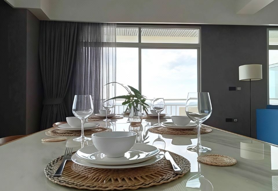 워터프런트 스위트 푸껫 바이 센타라