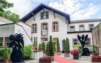 Schlosshotel Molkenkur Hotel dekat Textilmuseum Max Berk