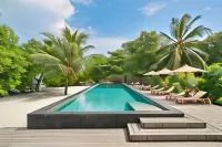 The Barefoot Eco Hotel - С бассейном