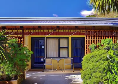 Sequoia Lodge Backpackers Hotels in 