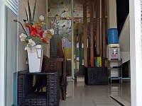 Fidelia Homestay Palu Mitra RedDoorz Hôtels à : South Palu