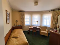 Hotel zur Post Hotels in Vettelschoß