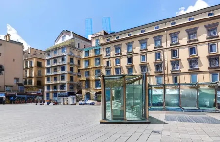 Dante Maison de Charme Отели рядом с достопримечательностью «Via Caracciolo e Lungomare di Napoli»