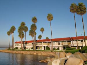 Oceanside Marina Suites - A Waterfront Hotel