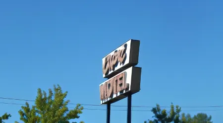 Capri Motel Отели рядом с достопримечательностью «Университет Массачусетс Дартмут»